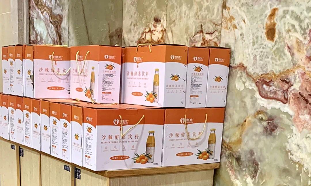 团国家一级演员秦蕾女士为大家带来精彩演唱,在她的带动下,储茂华将军